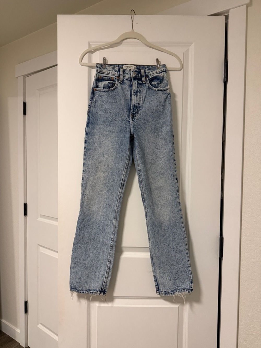 Abercrombie Classic High-Rise Straight Leg Women's Jeans - Acid Wash Blue